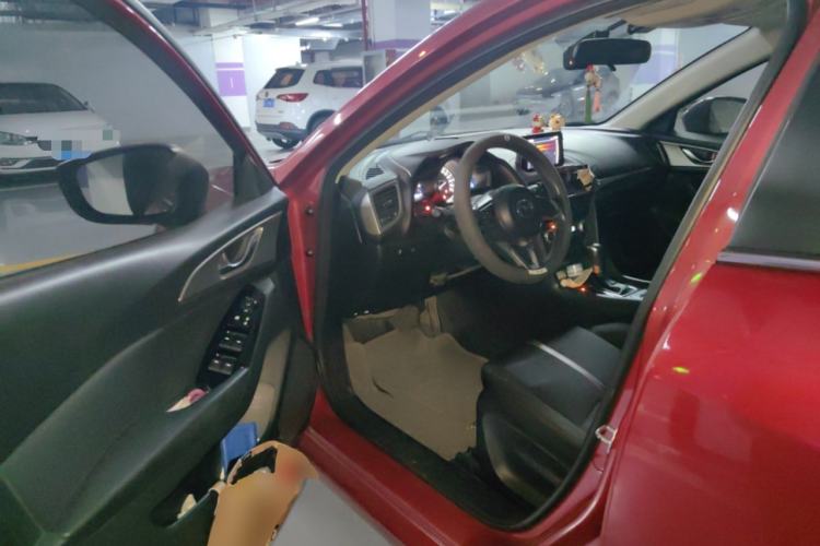 Used Mazda 3 Axela 2017 Hatchback 2.0L Automatic Luxury Model Emission Standard China V Driver Seat