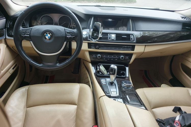 Used BMW 5 Series 2013 525Li Luxury Model Center Console