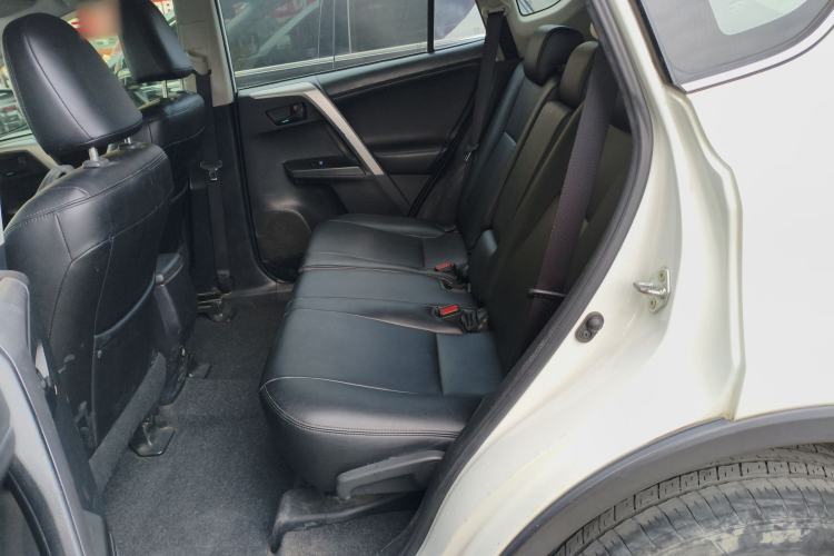 Used Toyota RAV4 2019 2.0L CVT Two-Wheel Drive Luxury Version China VI Standard