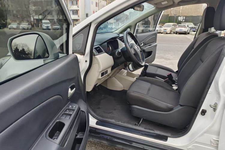 Used Venucia R50 2015 1.6L Manual Fashion Edition Left Front Seat