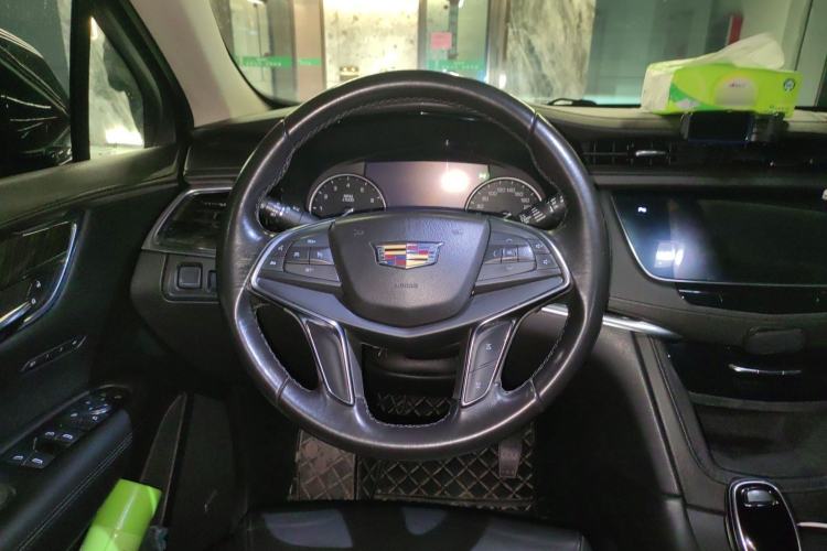 Used Cadillac XT5 2018 25T Luxury Model Steering Wheel