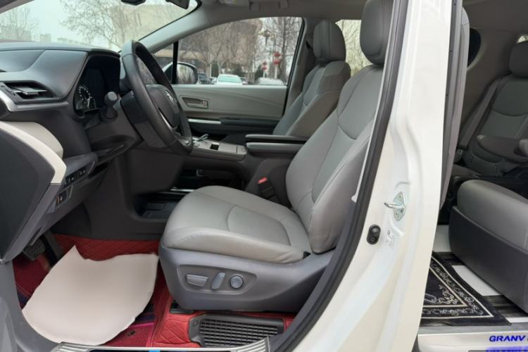 Used Toyota Granvia 2023 2.5L Hybrid Comfort Edition Interior 3