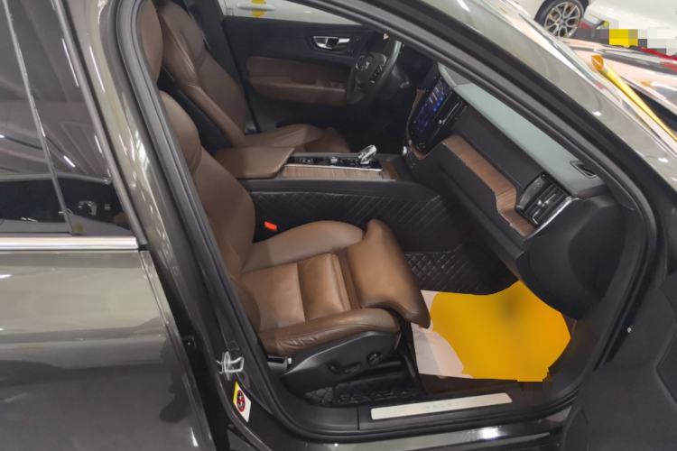 Used Volvo XC60 2022 B5 4x4 Smart Luxury Edition