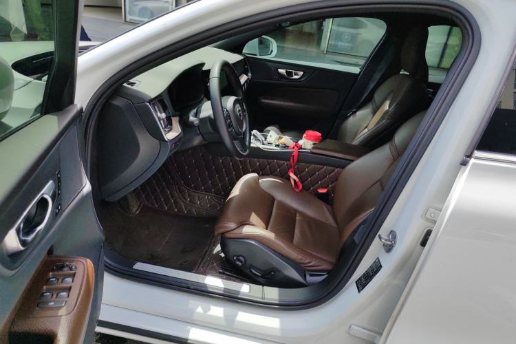 Used Volvo S60 2022 B4 Zhiyuan Luxury Edition Driver Seat