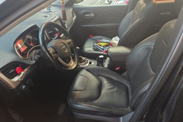 Used Jeep Cherokee 2016 2.0L Superior Edition