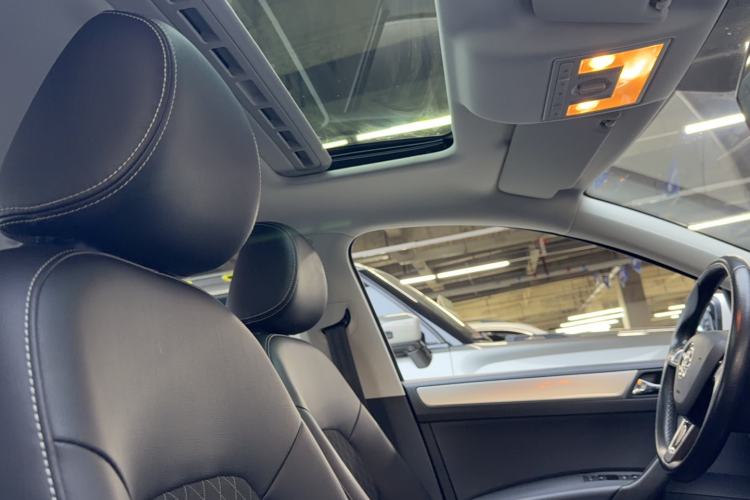 Used Skoda Rapid 2018 1.6L Automatic Comfort Edition Interior 10