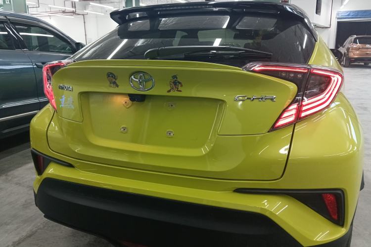 Used Toyota C-HR 2018 2.0L Luxury Sunroof Version China V Emission Standard Exterior 4