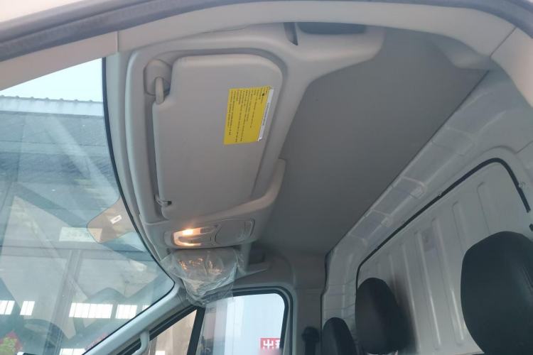 Used SAIC MAXUS Xintu V90 2022 2.0T Manual VAN Rear-Drive Extended Wheelbase High Roof with Dual Rear Tires 3-Seater
