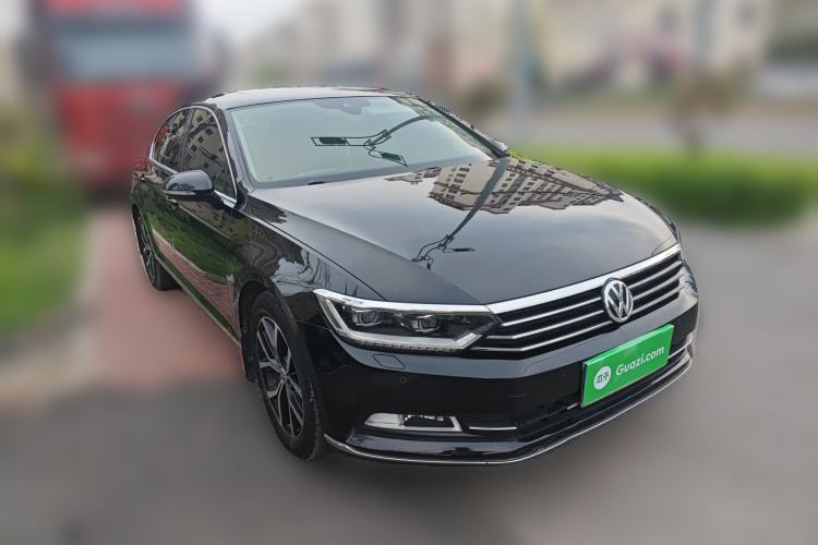 Used Volkswagen Magotan 2017 330TSI DSG Luxury Model Front Right 45 Deg