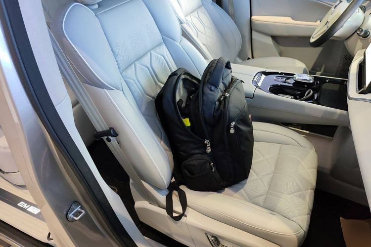 Used Volvo EM90 2025 Ultra Six-Seater
