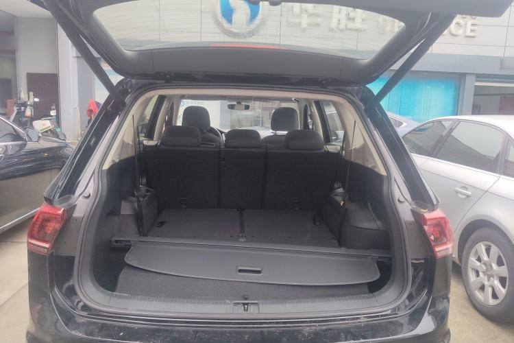 Used Volkswagen Tiguan L 2019 380TSI Automatic All-Wheel Drive Luxury Edition with 7 Seats China VI Standard Trunk