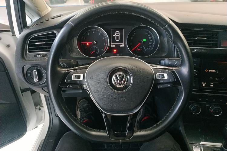 Used Volkswagen Golf 2018 230TSI Automatic Luxury Version
