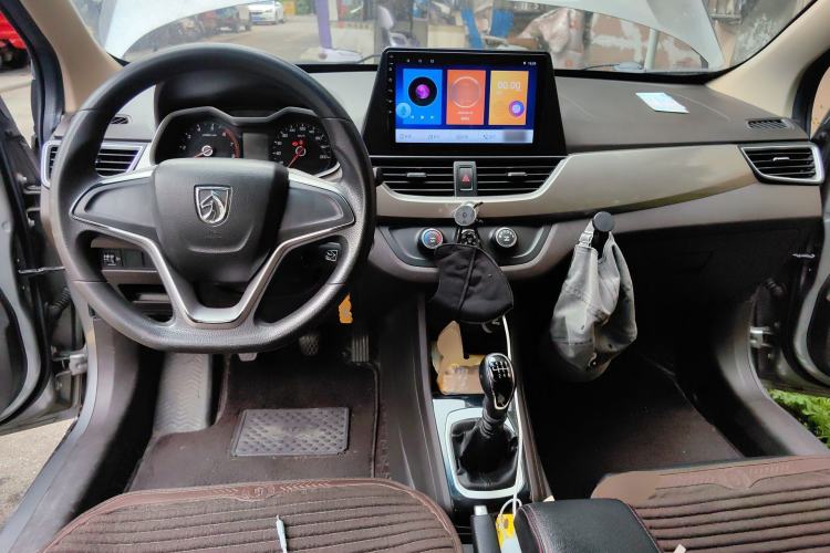 Used Baojun 310W 2017 1.5L Manual Comfort Version China V Center Console