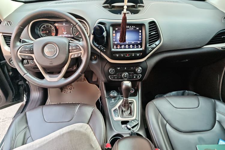 Used Jeep Cherokee 2014 2.4L Luxury Edition