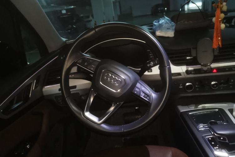 Used Audi Q7 2018 45 TFSI Technology Edition Steering Wheel
