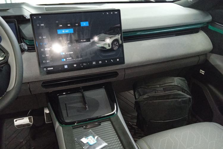 Used Lynk & Co 08 EM-P 2025 120km Long-Range Halo