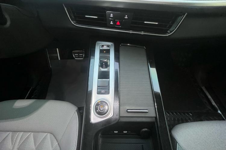 Used Volkswagen Tavendor 2024 380TSI All-Wheel Drive R-Line Cruise Edition
