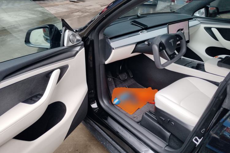 Used Tesla Model Y 2023 Rear-Wheel-Drive Version
