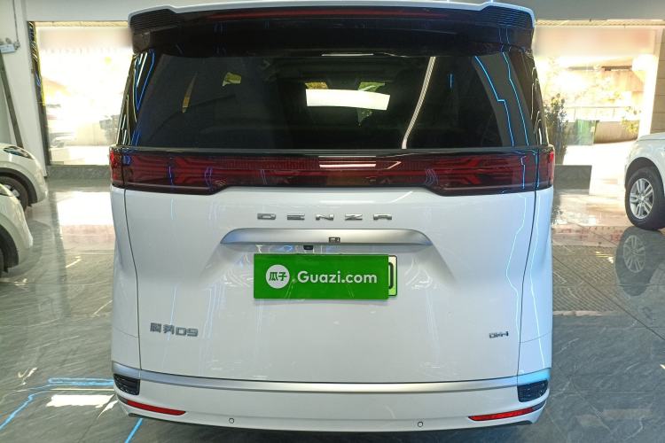 Used Denza D9 2022 DM-i 1040 Prestige Model