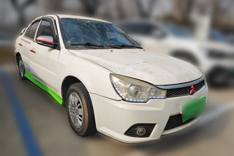 Used Soueast V3 Lingyue 2014 1.5L Manual Smart Edition Front Right 45 Deg