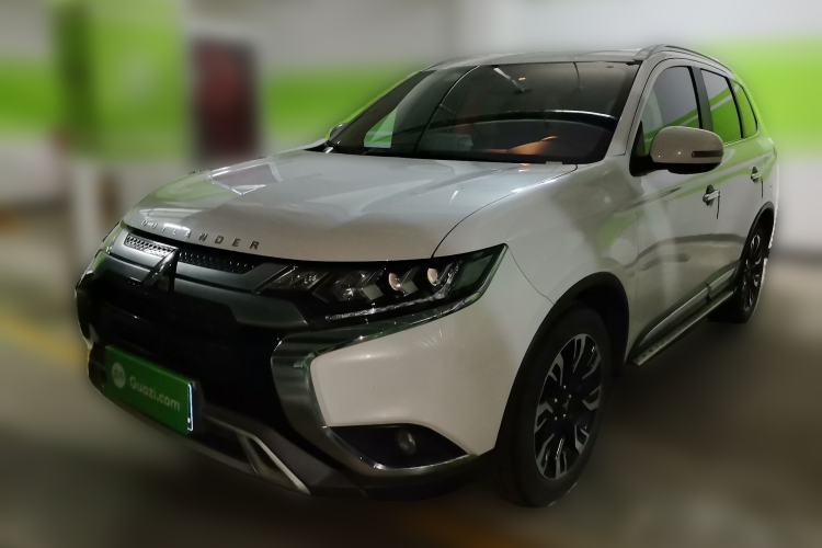 Used Mitsubishi Outlander 2019 2.4L 4x4 Zhi Xiang Edition 5 Seats China VI Standard