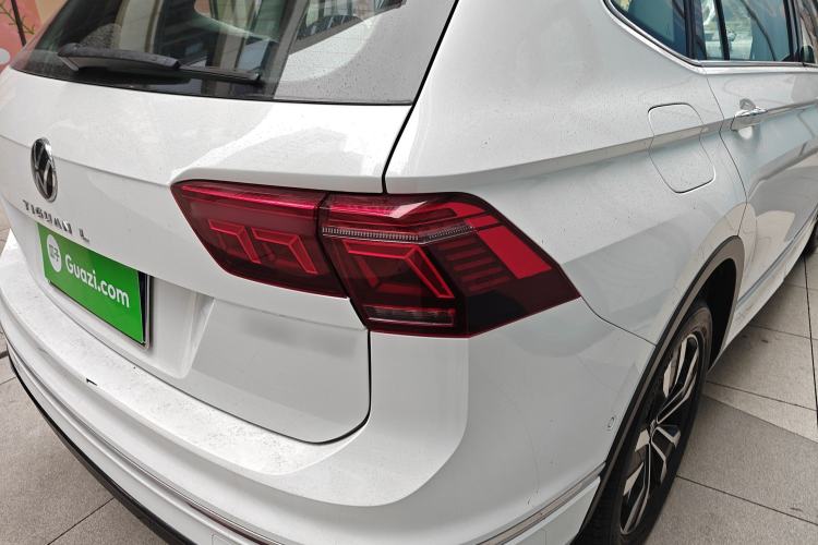 Used Volkswagen Tiguan L 2023 330TSI Automatic Two-Wheel Drive R-Line Flagship Edition Right Rear Taillight