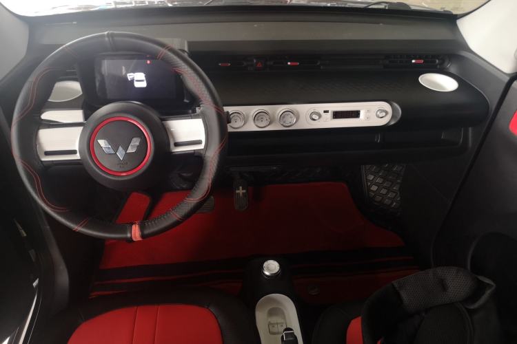 Used Wuling Hongguang MINIEV 2022 GAMEBOY 300km Enthusiast Model with Lithium Iron Phosphate Center Console