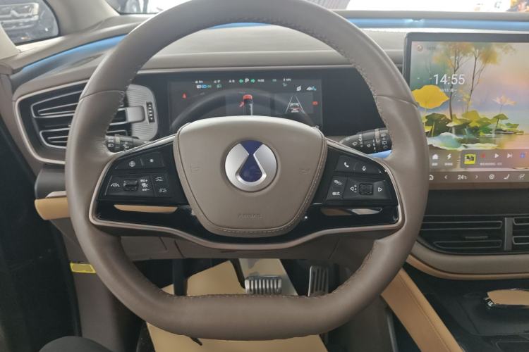 Used Denza D9 2022 DM-i 970 Four-Wheel Drive Prestige Model Steering Wheel