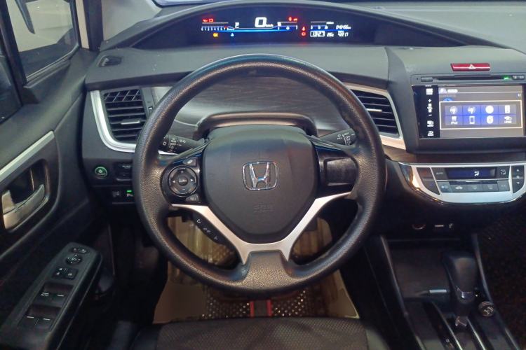 Used Honda Jade 2013 1.8L automatic Comfort version 5 seats Steering Wheel