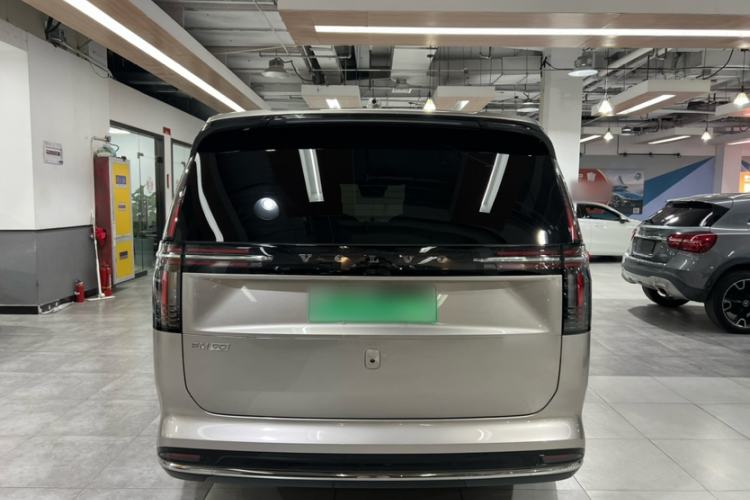 Used Volvo EM90 2025 Ultra Six-Seater
