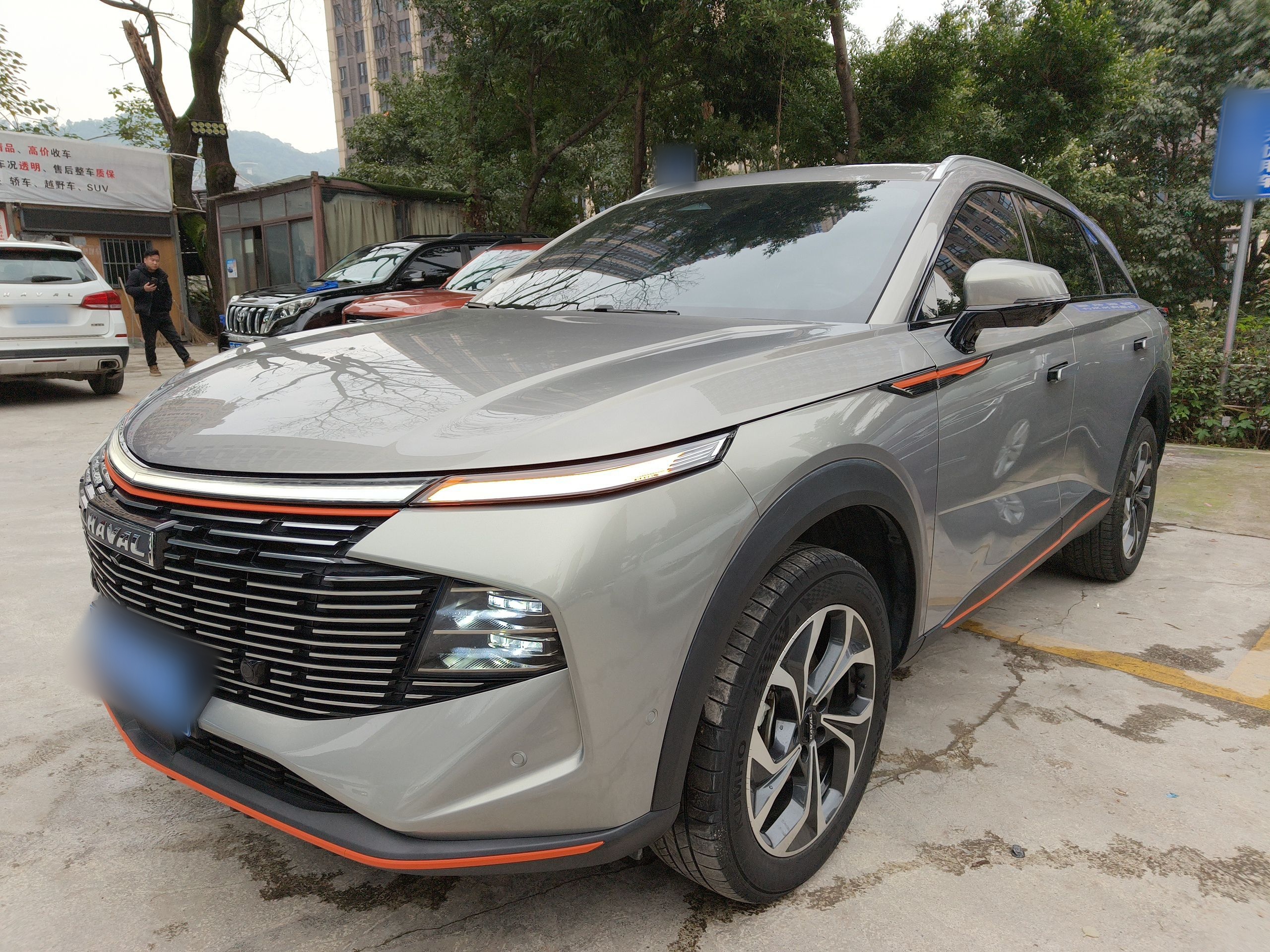 Под передней частью автомобиля