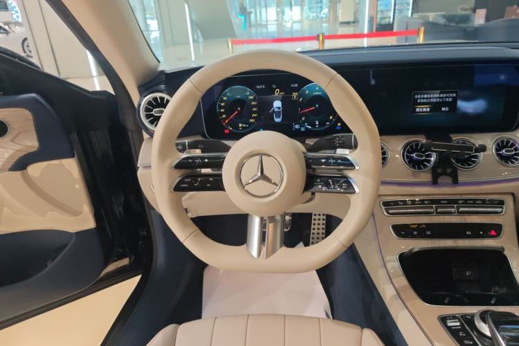 Used Mercedes-Benz E-Class 2023 Facelift E 260 4MATIC Convertible Coupe Steering Wheel