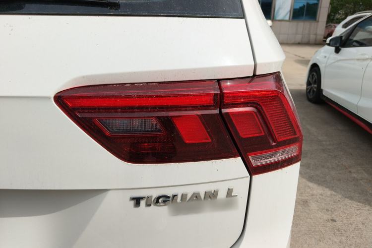 Used Volkswagen Tiguan L 2019 Updated Version 330TSI Automatic Two-Wheel Drive Panoramic Comfort Edition China VI Standard
