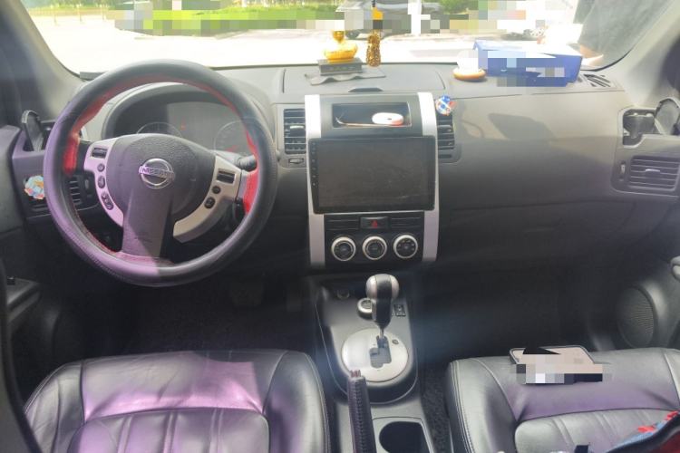 Used Nissan X-Trail 2012 2.5L CVT Ultimate Edition 4WD Center Console