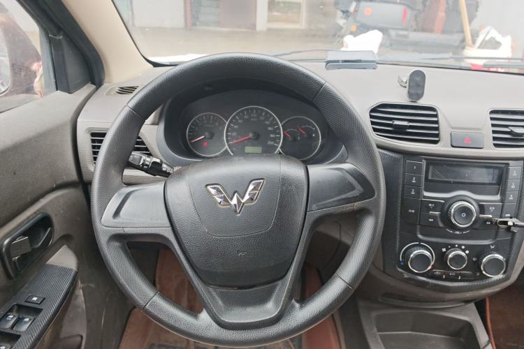 Used Wuling Hongguang 2014 1.5L S Standard Version
