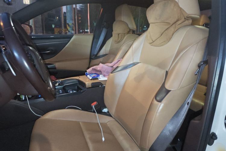 Used Lexus ES 2018 300h Premier Edition China VI Standard