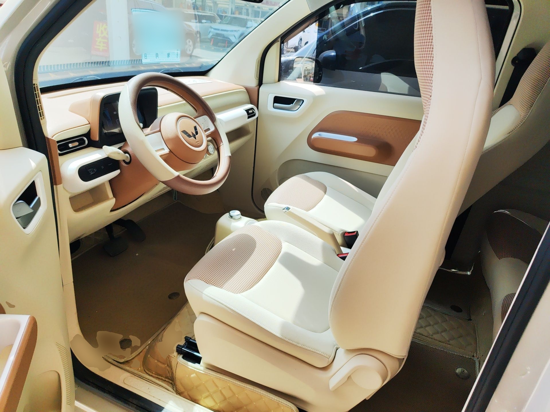 Переднее сиденье в автомобиле