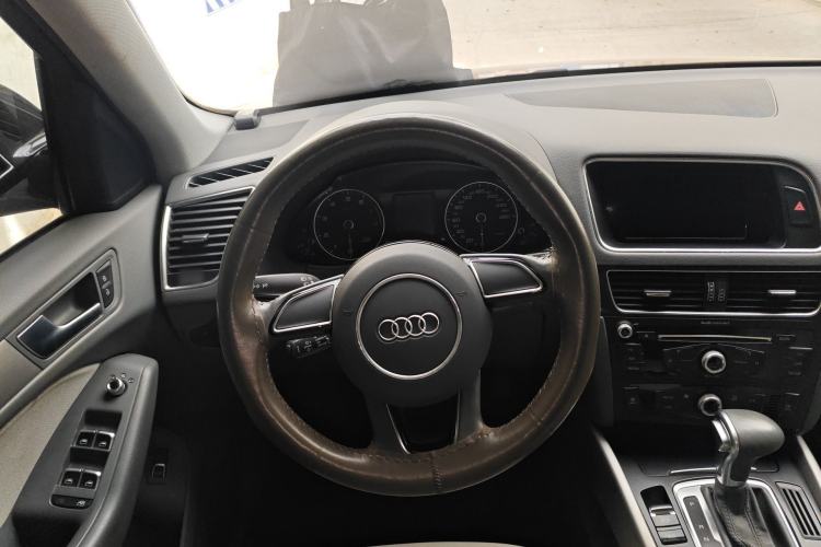 Used Audi Q5 2016 40 TFSI Trendy Edition Steering Wheel