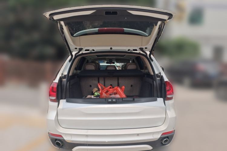 Used BMW X5 2018 xDrive28i Trunk