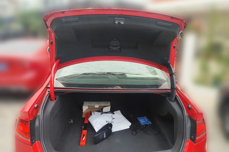 Used Audi A4L 2012 2.0 TFSI automatic Comfort trim level Trunk