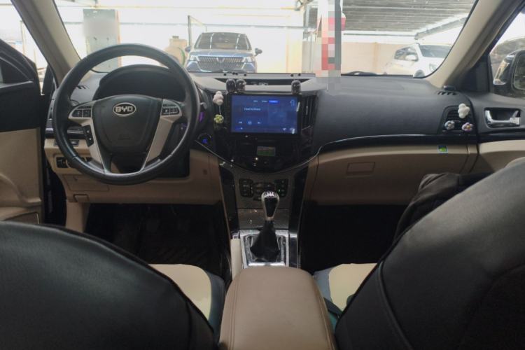 Used BYD Surui 2012 1.5L Manual Luxury Version Center Console