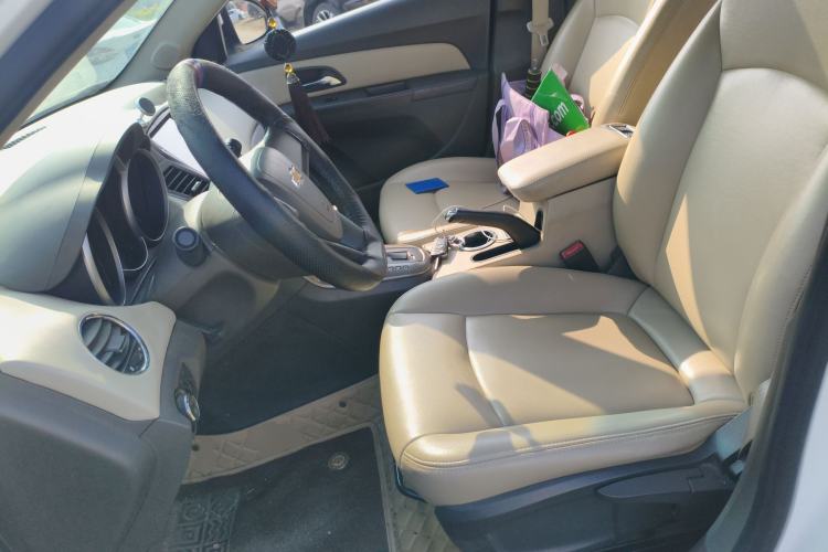 Used Chevrolet Cruze 2015 1.5L Classic SE AT Left Front Seat