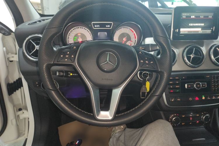 Used Mercedes-Benz GLA 2015 GLA 220 4MATIC Luxury Model Steering Wheel