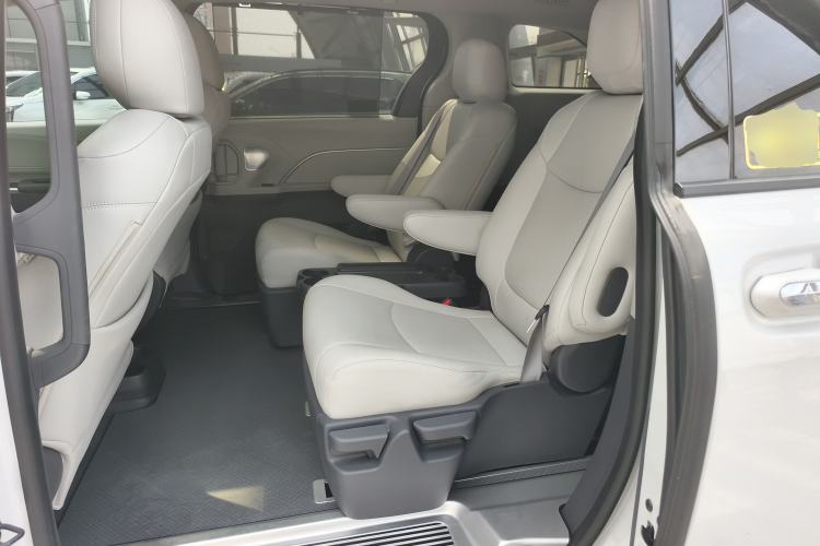 Used Toyota SIENNA 2026 Model 2.5L Dual-Engine Two-Wheel-Drive Comfort Edition
