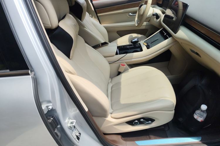 Used Hima AITO M7 2024 1.5T Rear-Drive Plus Version 5 Seats Right Front Seat