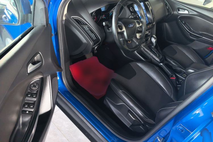 Used Ford Focus 2012 Hatchback 1.6L Automatic Fashion Edition
