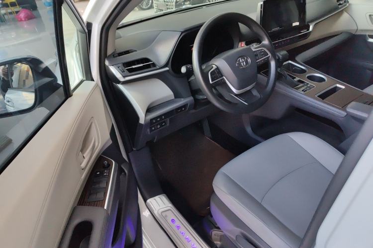 Used Toyota Granvia 2023 2.5L Hybrid Comfort Edition