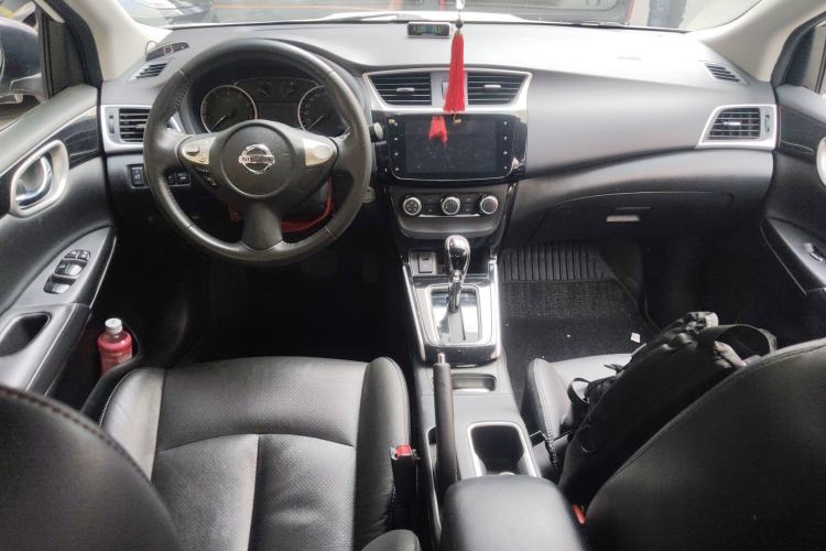 Used Nissan Sylphy 2019 1.6XV CVT Smart Connect Luxury Edition China VI Standard Center Console