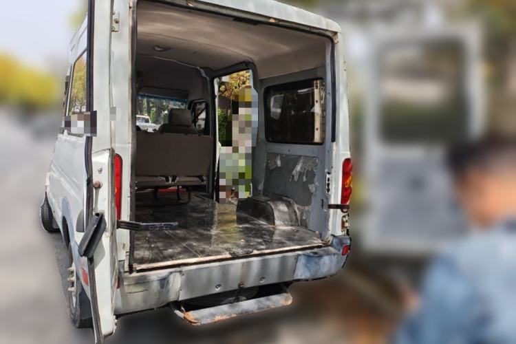 Used Iveco Power Daily 2013 2.8T-A32 Express Version Trunk