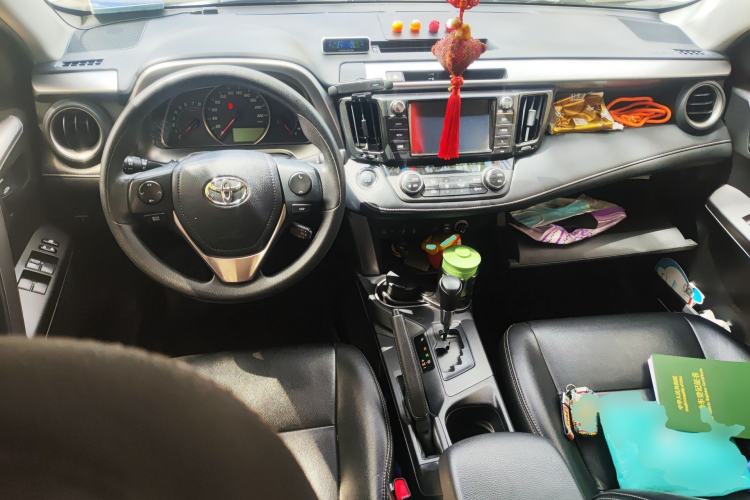 Used Toyota RAV4 2016 2.0L CVT Two-Wheel Drive Fashion Edition China V Standard
